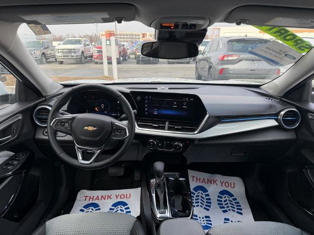 Used 2025 Chevrolet Trax LT w/ LT Convenience Package image 14