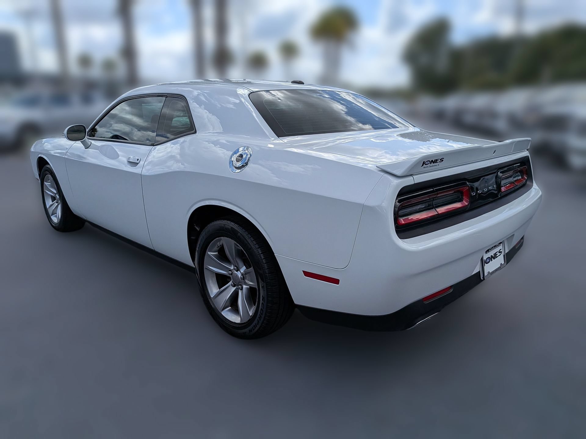 Used 2022 Dodge Challenger SXT RWD image 7