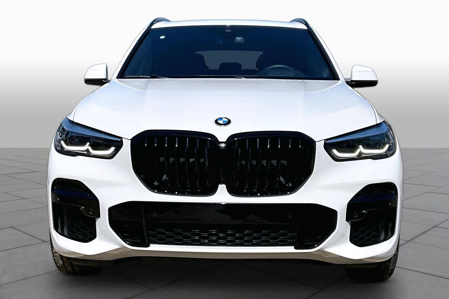 Used 2022 BMW X5 xDrive40i w/ M Sport Package AWD/4WD image 4