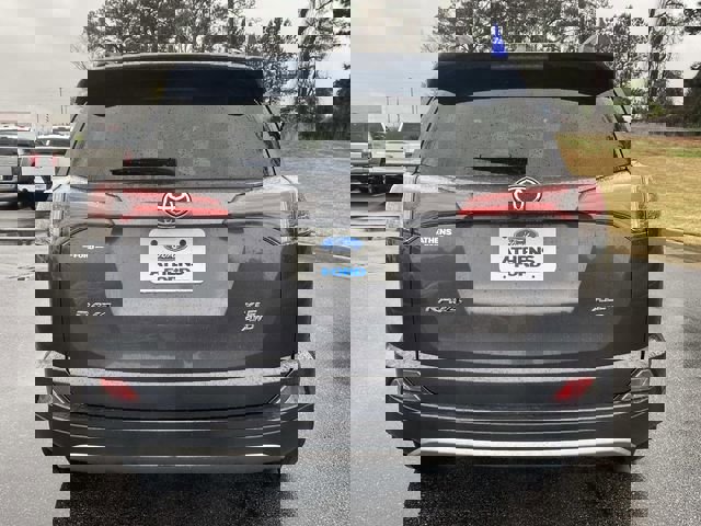 Used 2018 Toyota RAV4 XLE image 4