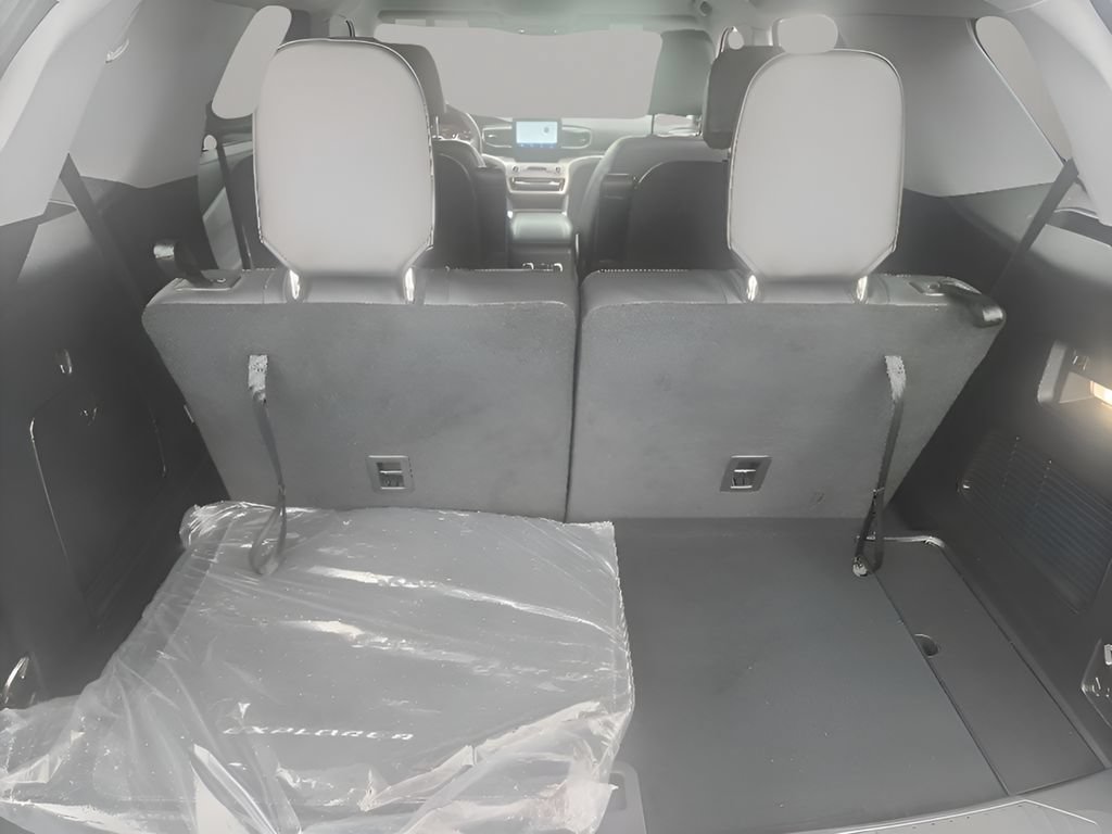 Certified 2024 Ford Explorer XLT w/ Equipment Group 202A AWD/4WD image 9