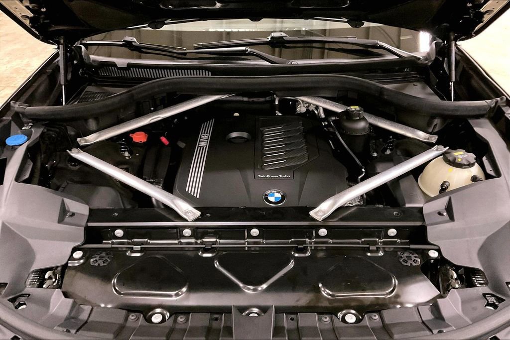 Used 2019 BMW X7 xDrive40i w/ Cold Weather Package image 12