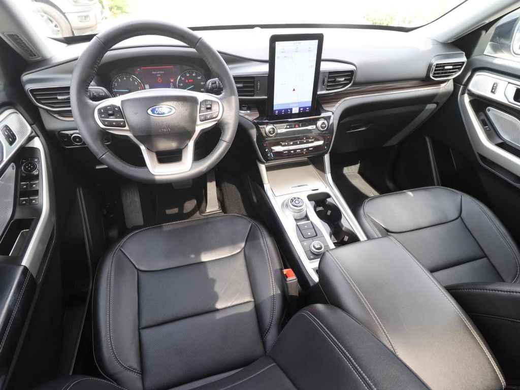Certified 2023 Ford Explorer Limited w/ Limited Technology Package AWD/4WD image 9