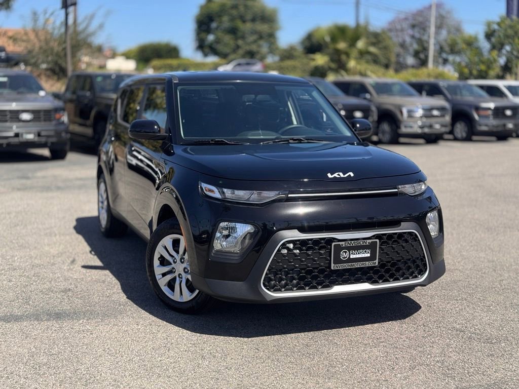 Used 2022 Kia Soul LX FWD image 2