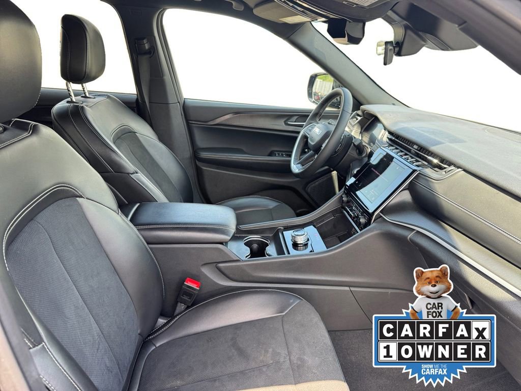 Used 2025 Jeep Grand Cherokee Altitude AWD/4WD image 18