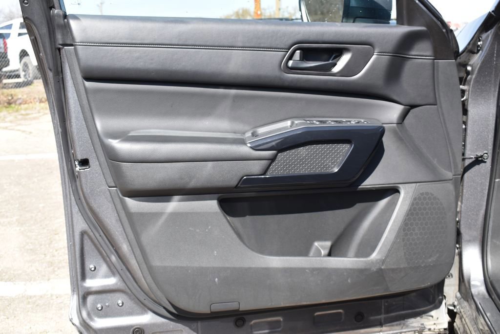 Used 2024 Nissan Pathfinder SV image 8