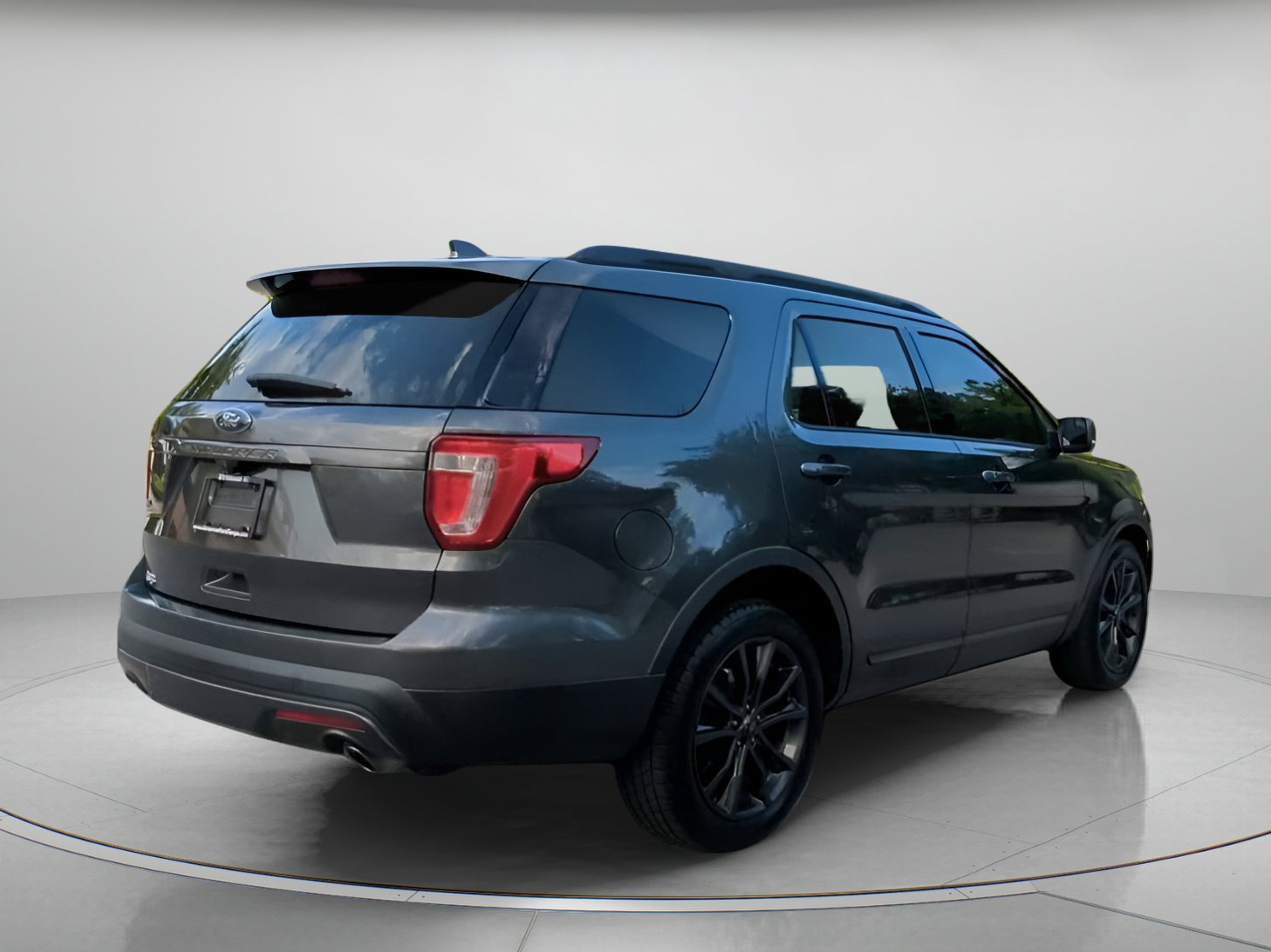 Certified 2017 Ford Explorer XLT w/ Equipment Group 202A FWD image 27
