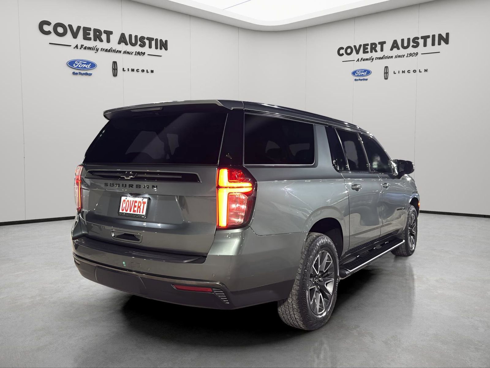 Used 2023 Chevrolet Suburban Z71 w/ Luxury Package image 5
