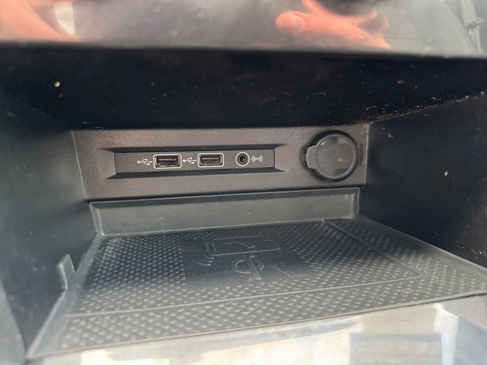 Used 2020 Volkswagen Tiguan SE R-Line image 23