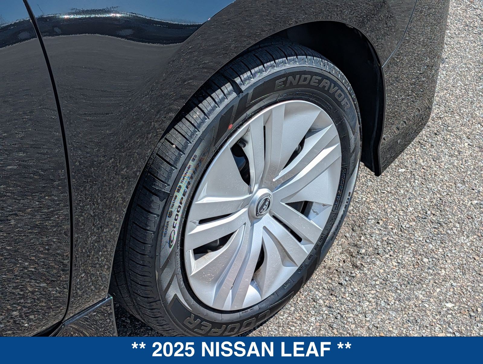 Used 2025 Nissan Leaf S FWD image 13