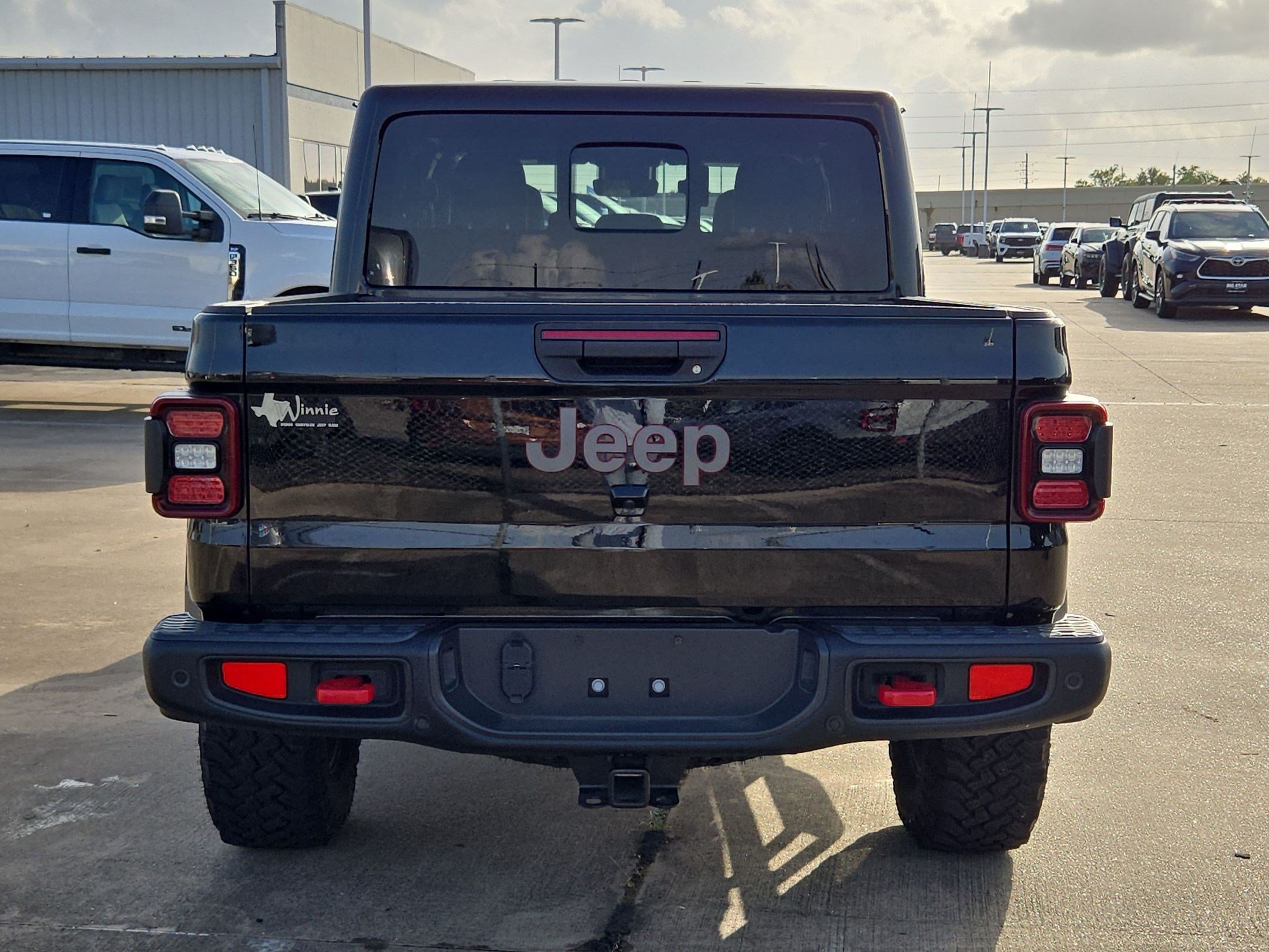 Used 2024 Jeep Gladiator Rubicon AWD/4WD image 6