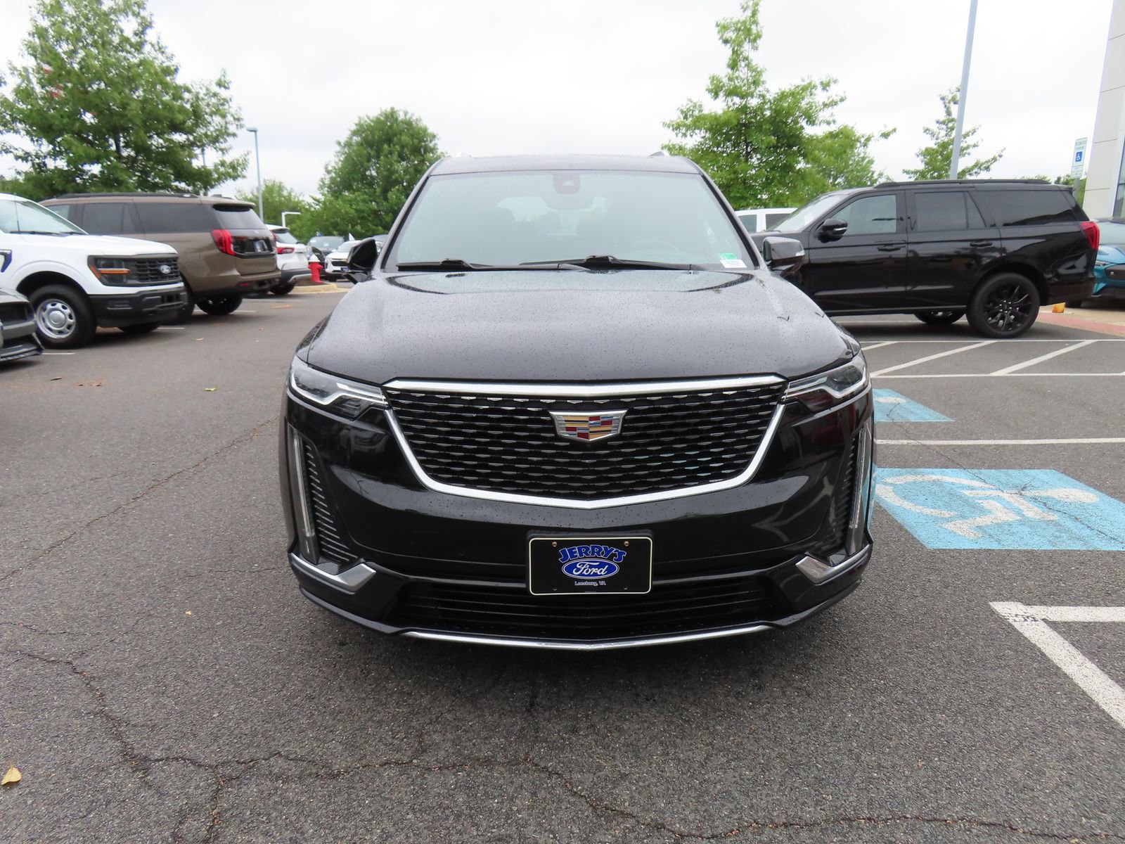 Used 2023 Cadillac XT6 Premium Luxury w/ Technology Package AWD/4WD image 2