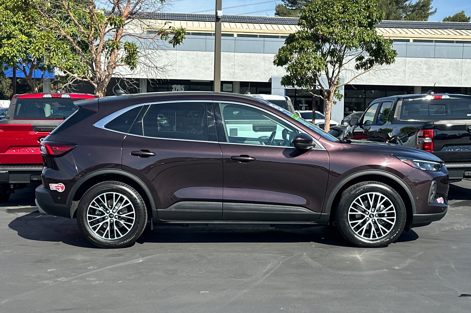 Certified 2023 Ford Escape SE w/ PHEV Premium Package FWD image 4