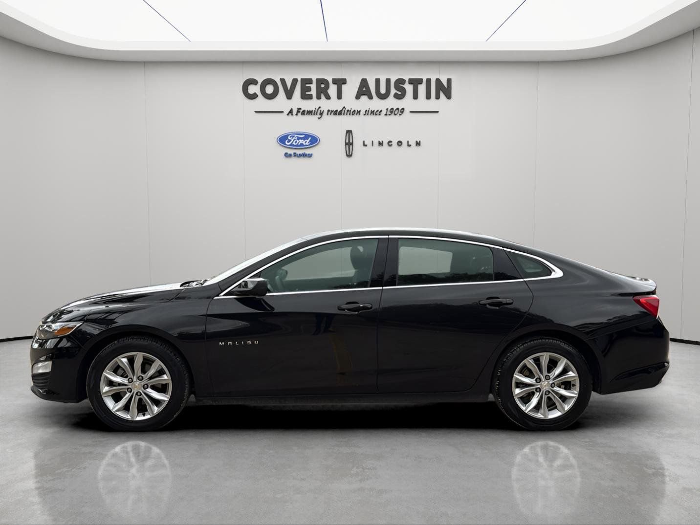 Used 2023 Chevrolet Malibu LT image 2