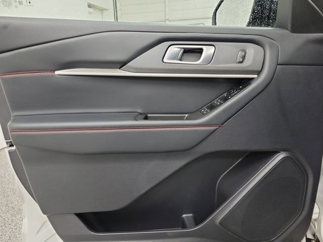 Certified 2025 Ford Explorer ST-Line w/ ST-Line Street Pack AWD/4WD image 19