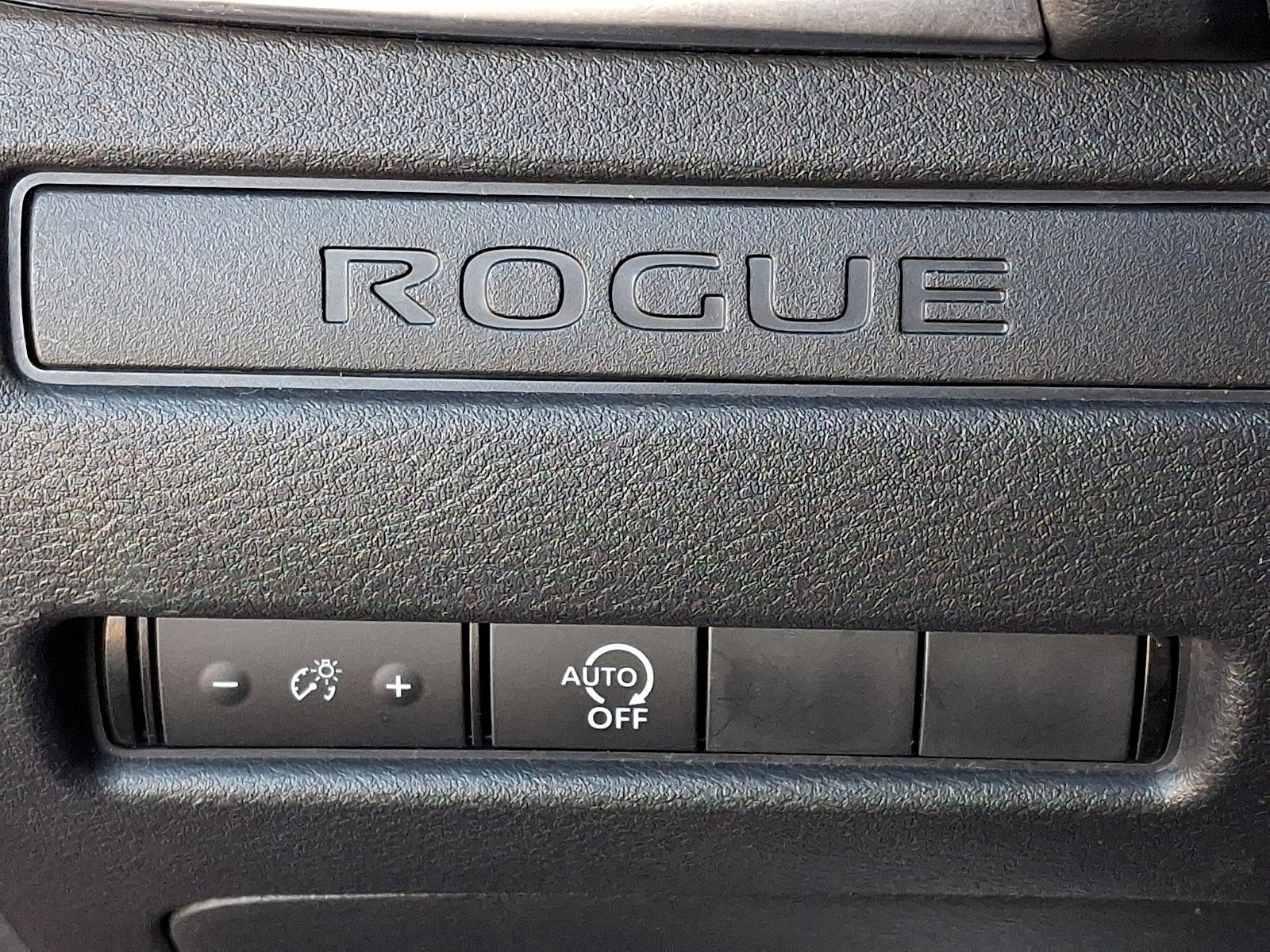 Used 2023 Nissan Rogue S image 25