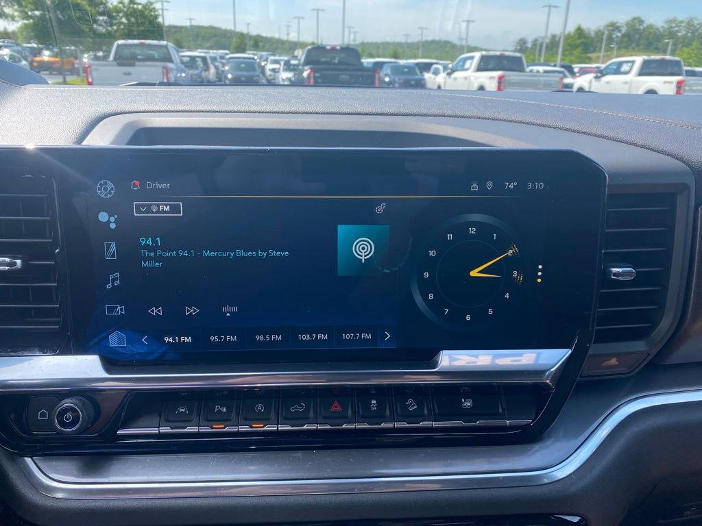 Used 2023 Chevrolet Silverado 1500 High Country w/ Technology Package AWD/4WD image 15