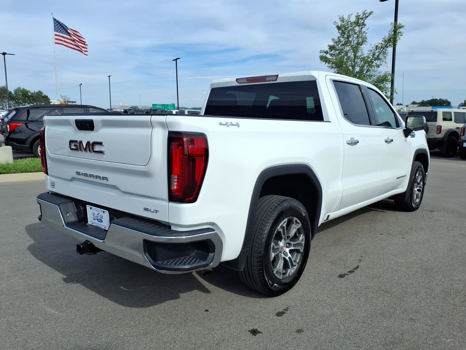 Used 2025 GMC Sierra 1500 SLT AWD/4WD image 3