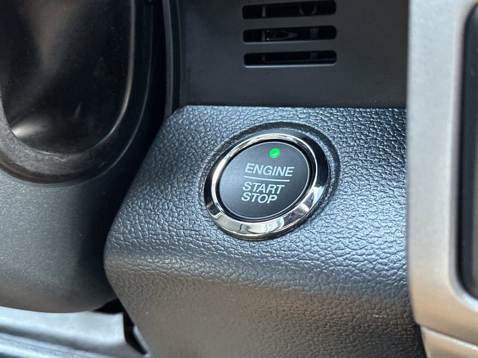 Certified 2022 Ford F350 Lariat w/ Black Appearance Package image 21