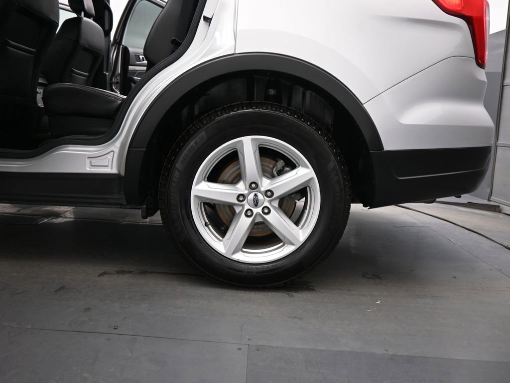 Certified 2018 Ford Explorer XLT w/ Equipment Group 202A image 53