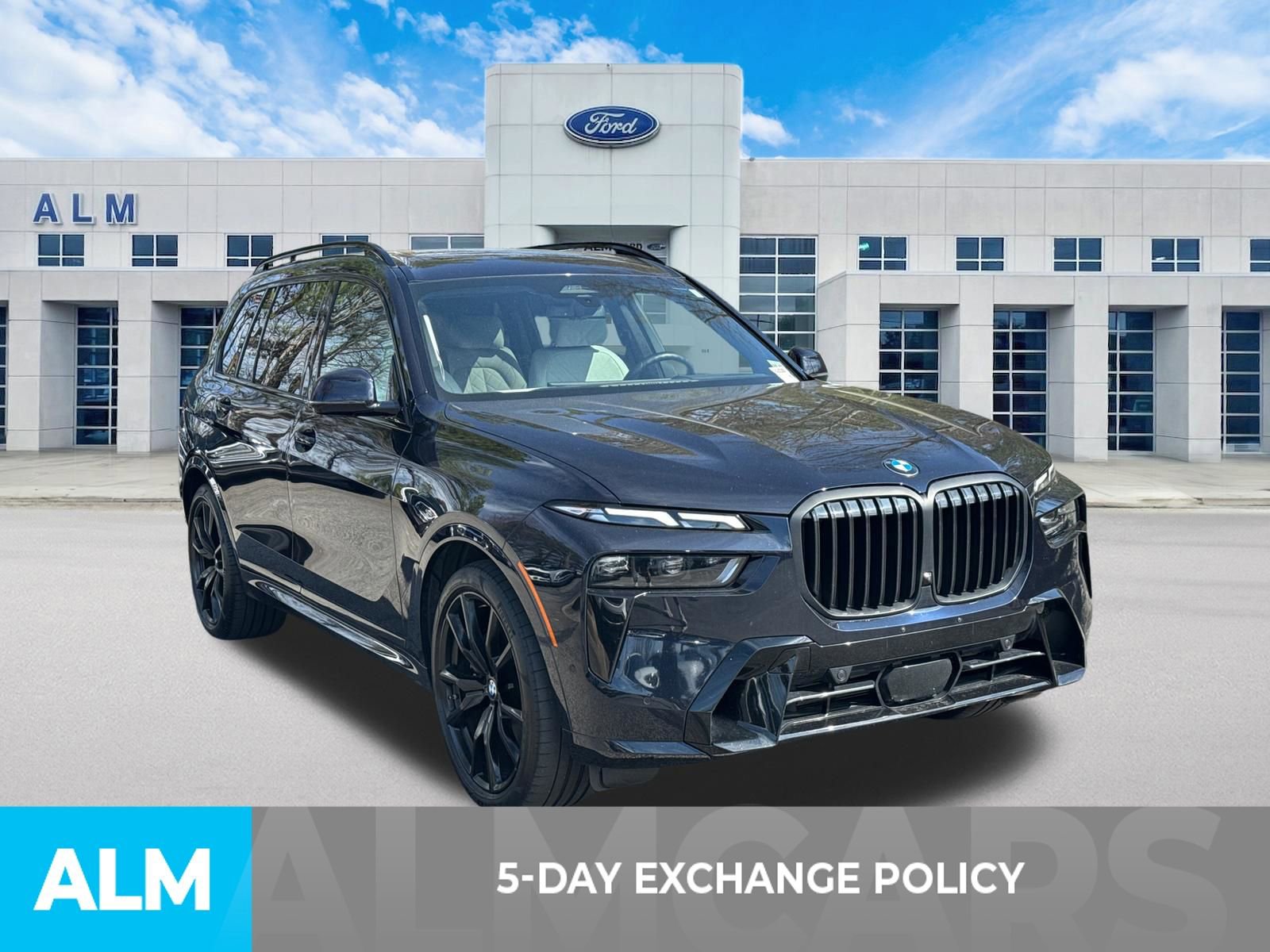 Used 2024 BMW X7 xDrive40i w/ M Sport Package AWD/4WD image 3