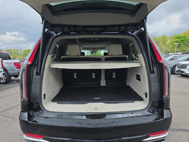 Used 2022 Cadillac Escalade ESV Premium Luxury Platinum AWD/4WD image 16