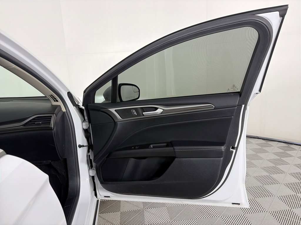 Certified 2018 Ford Fusion SE w/ Fusion SE Technology Package image 30