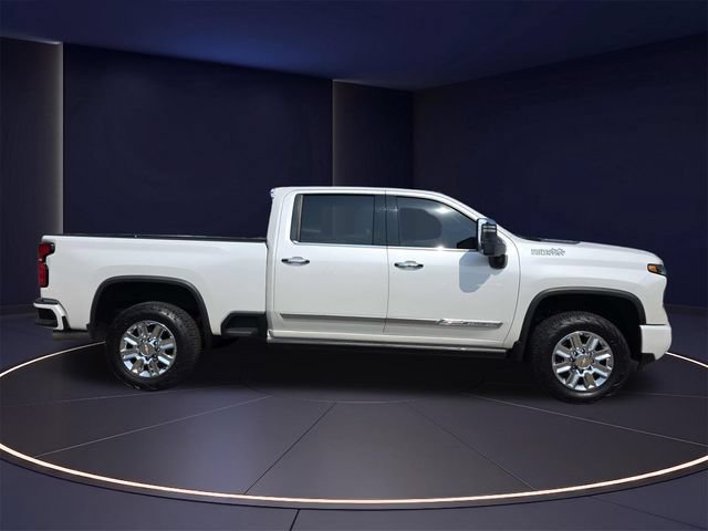 Used 2024 Chevrolet Silverado 2500 High Country w/ High Country Premium Package AWD/4WD image 2