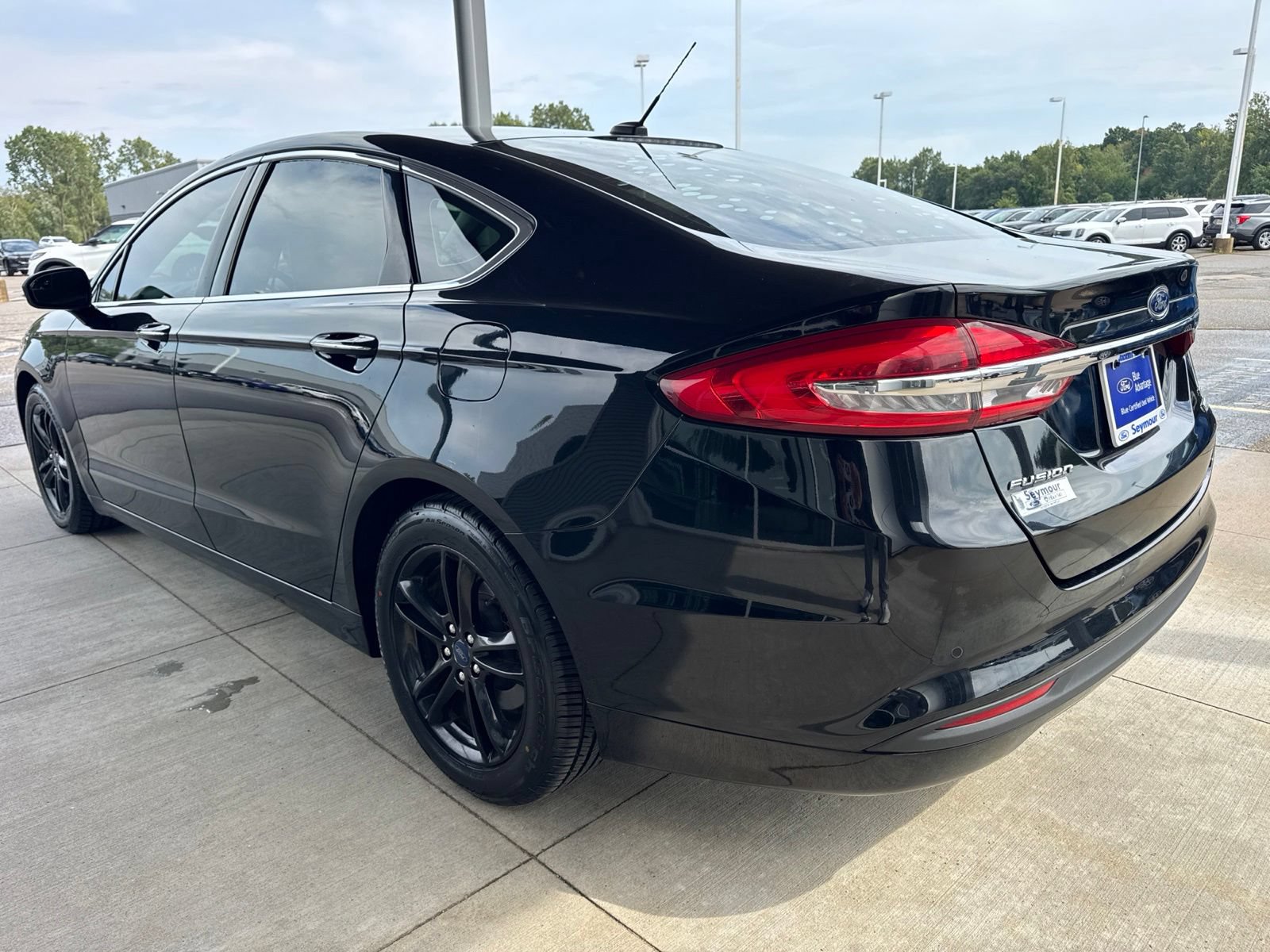 Certified 2018 Ford Fusion SE w/ Fusion SE Technology Package FWD image 5