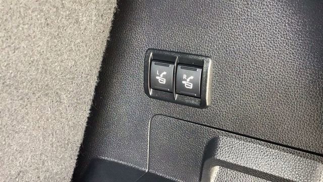 Used 2025 Toyota Sequoia Platinum image 12