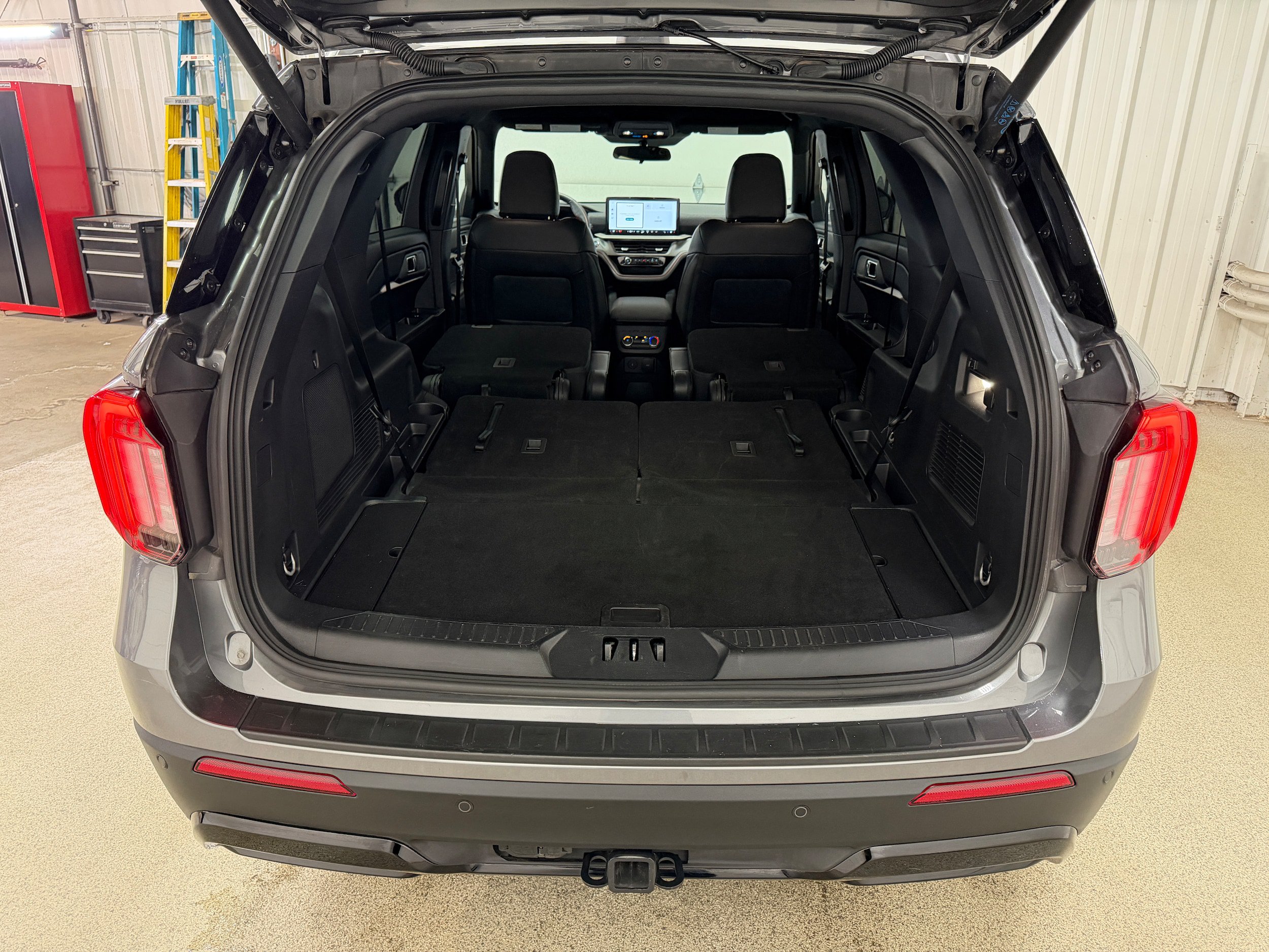 Certified 2025 Ford Explorer ST-Line AWD/4WD image 31