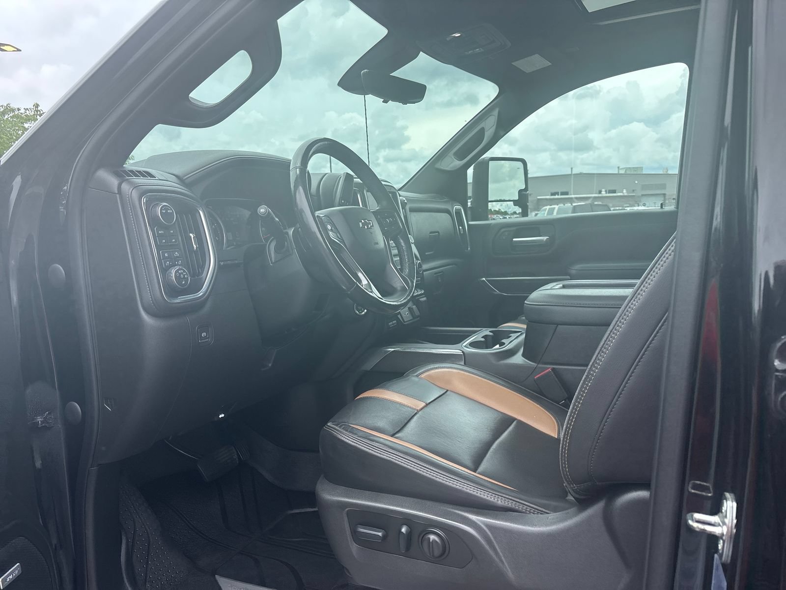 Used 2022 Chevrolet Silverado 2500 LTZ w/ Carhartt Edition AWD/4WD image 15