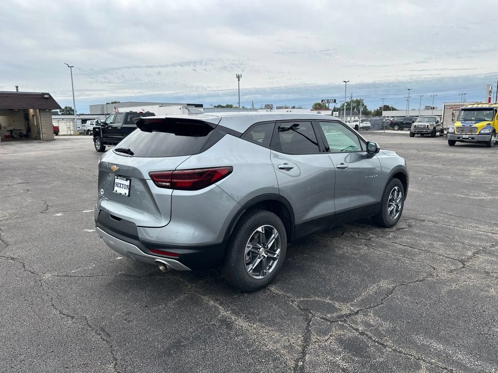 Used 2025 Chevrolet Blazer LT AWD/4WD image 5