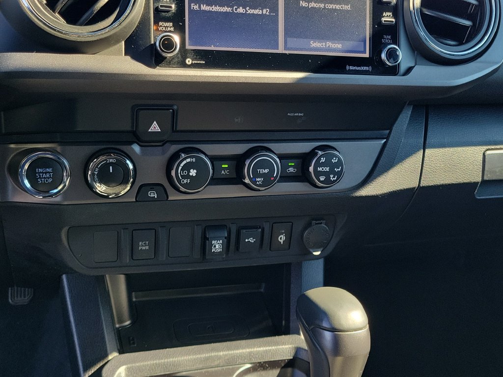 Used 2020 Toyota Tacoma TRD Sport AWD/4WD image 29