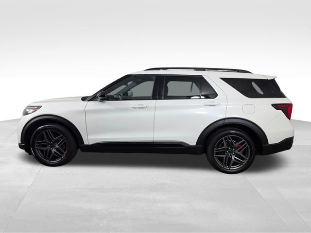 Certified 2025 Ford Explorer ST AWD/4WD image 4