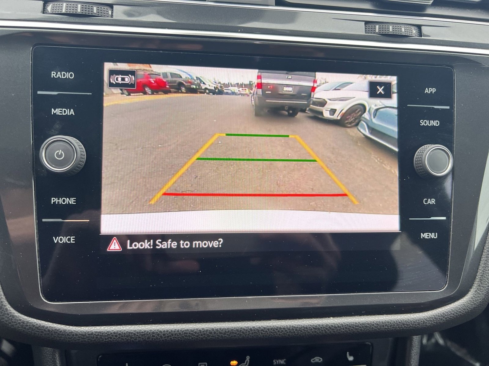 Used 2022 Volkswagen Tiguan SE image 19