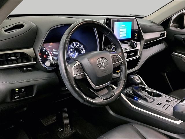 Used 2023 Toyota Highlander XLE AWD/4WD image 12