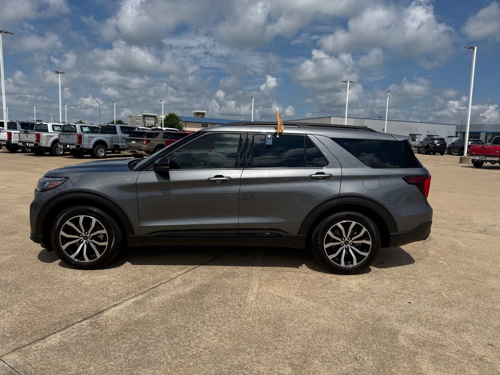 Certified 2025 Ford Explorer ST-Line RWD image 8