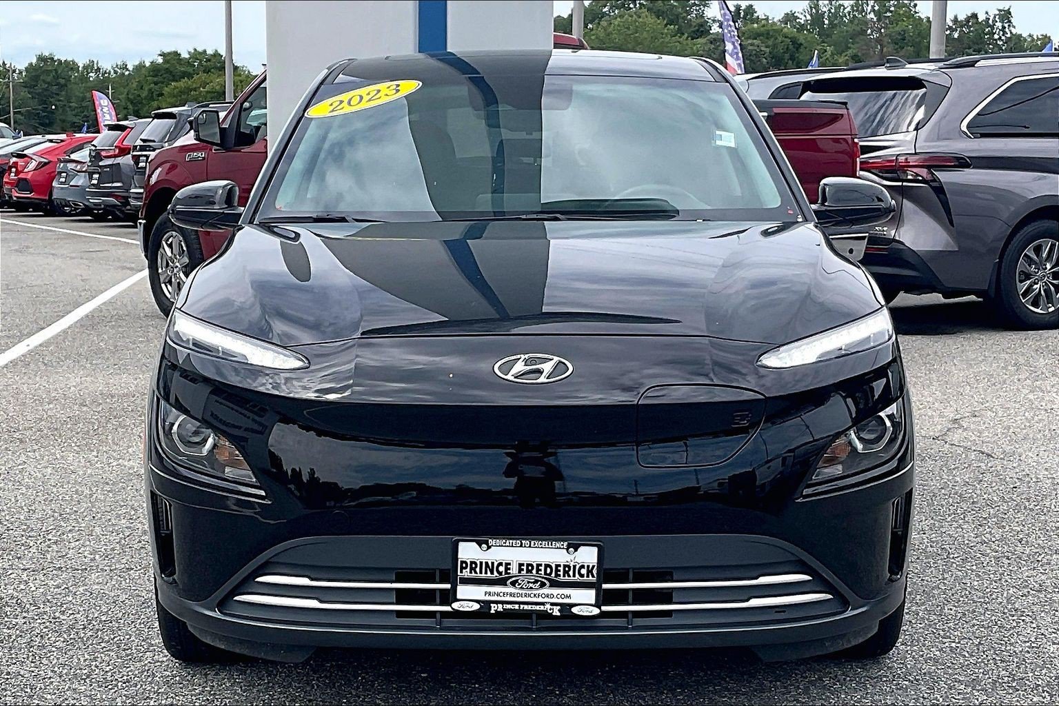 Used 2023 Hyundai Kona SEL FWD image 2