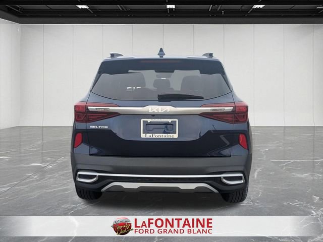 Used 2023 Kia Seltos EX image 3