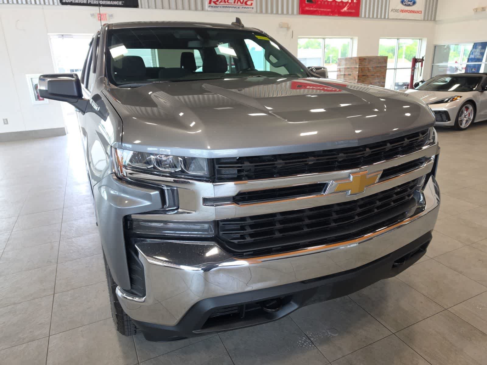 Used 2020 Chevrolet Silverado 1500 LT w/ All-Star Edition AWD/4WD image 3