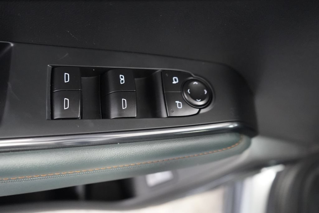 Used 2025 GMC Acadia AT4 w/ Super Cruise Package AWD/4WD image 32