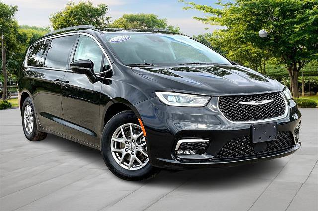 Used 2021 Chrysler Pacifica Touring image 5