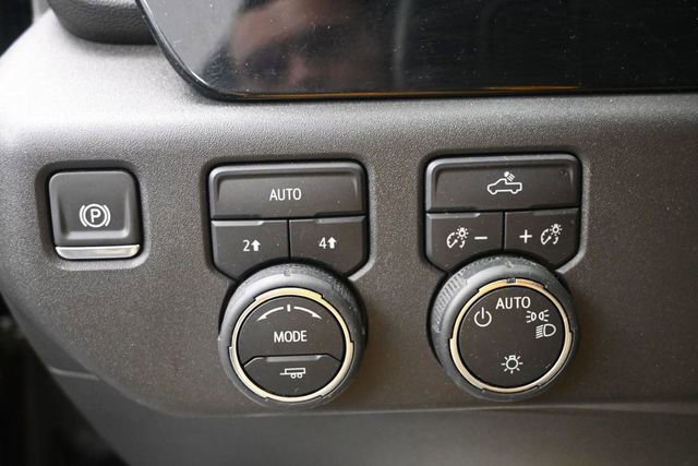 Used 2024 Chevrolet Silverado 1500 LT AWD/4WD image 8