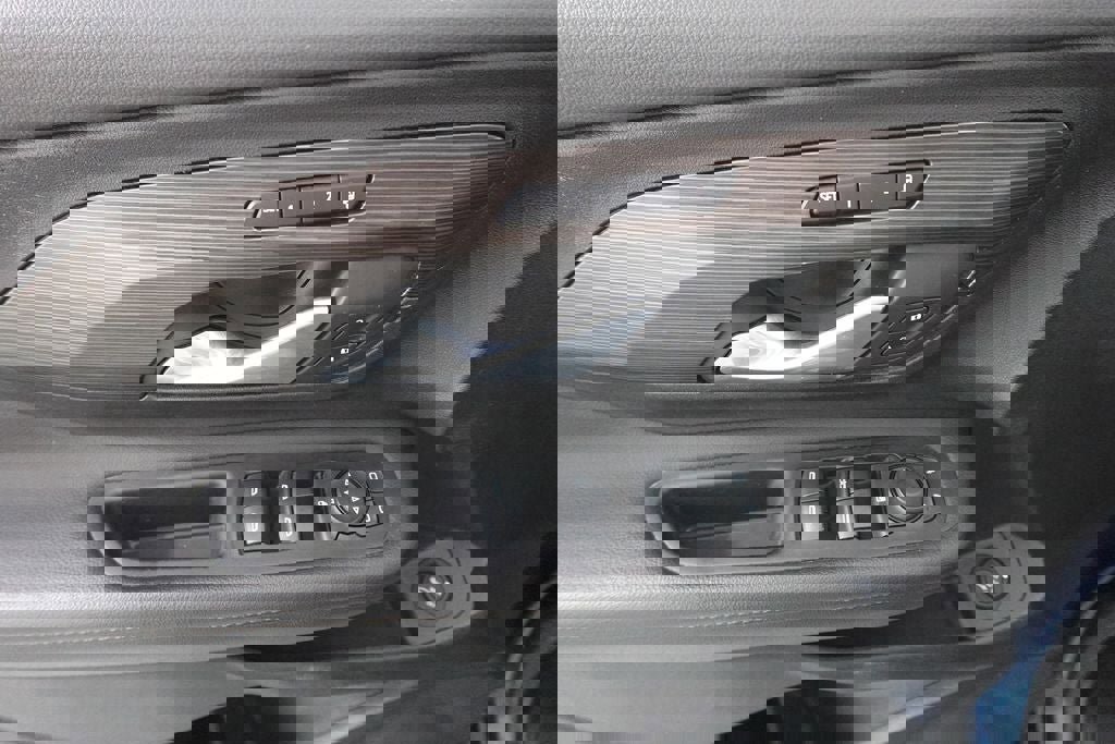 Used 2020 GMC Terrain SLT w/ Preferred Package image 9