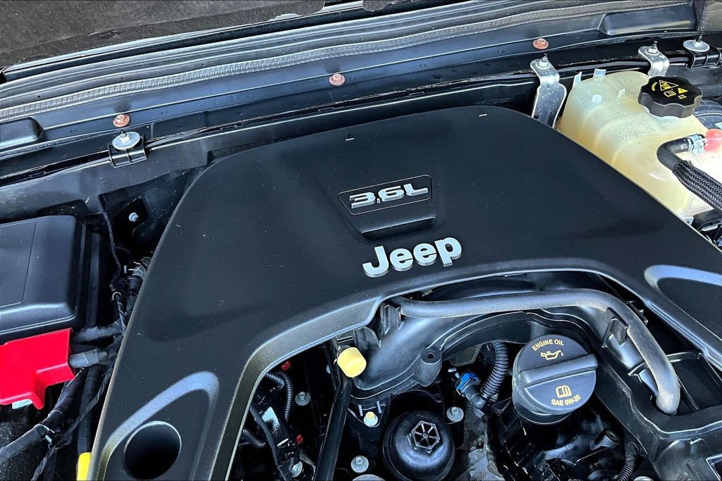 Used 2019 Jeep Wrangler Unlimited Sahara AWD/4WD image 34