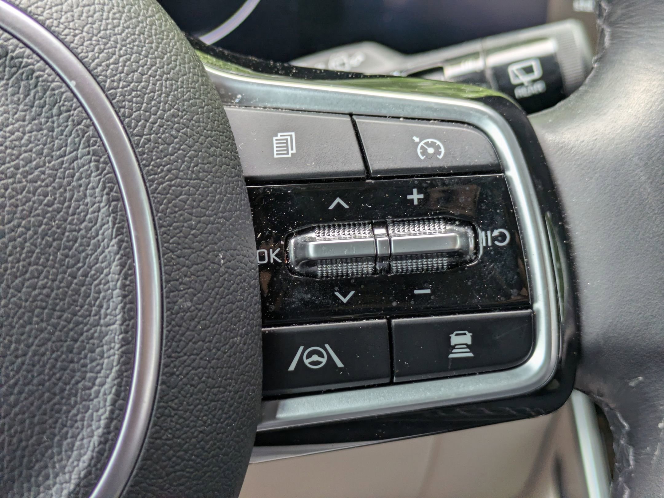 Used 2023 Kia Carnival SX Prestige FWD image 18