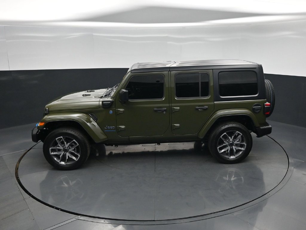 Used 2024 Jeep Wrangler Unlimited w/ Convenience Group AWD/4WD image 39