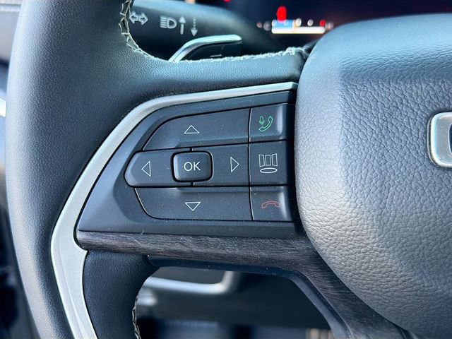 Used 2023 Jeep Grand Cherokee L Limited AWD/4WD image 17