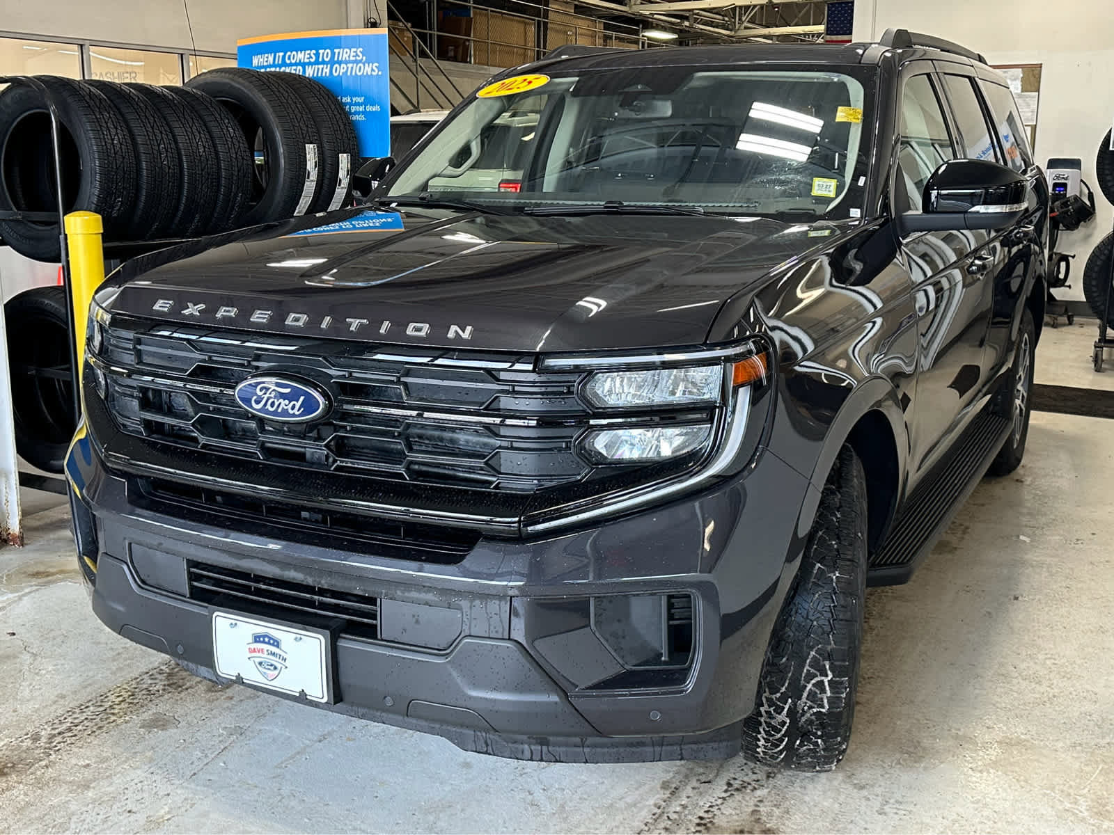 Certified 2025 Ford Expedition Active image 5